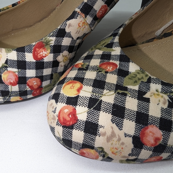 Forever 21 Strawberry Cherry Picnic Blossom Checkered Graphic Pumps XXI - Picture 4 of 10